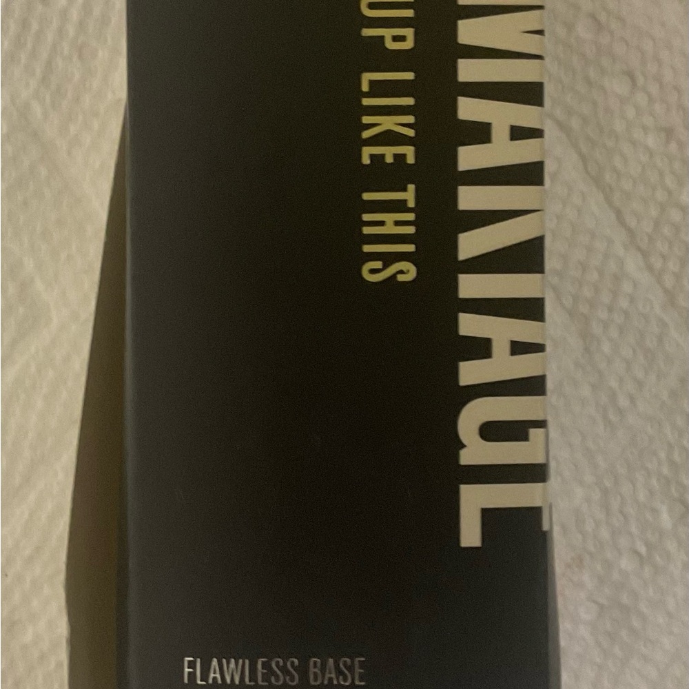 IL MAKIAGE Flawless base foundation.